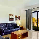 Апартаменты Charming Orada 2-bedroom Duplex With Shared Pool Sleeps 6 Албуфейра