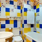 Апартаменты Charming Orada 2-bedroom Duplex With Shared Pool Sleeps 6 Албуфейра
